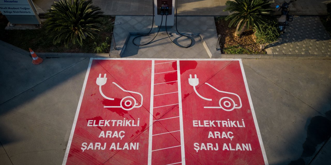 Ankara-Niğde otoyolunun ilk elektrikli şarj istasyonu En Yakıt’tan