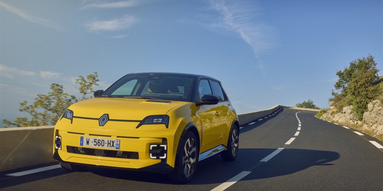 Renault 5 E-Tech %100 Elektrikli’nin testleri Nice’de başladı