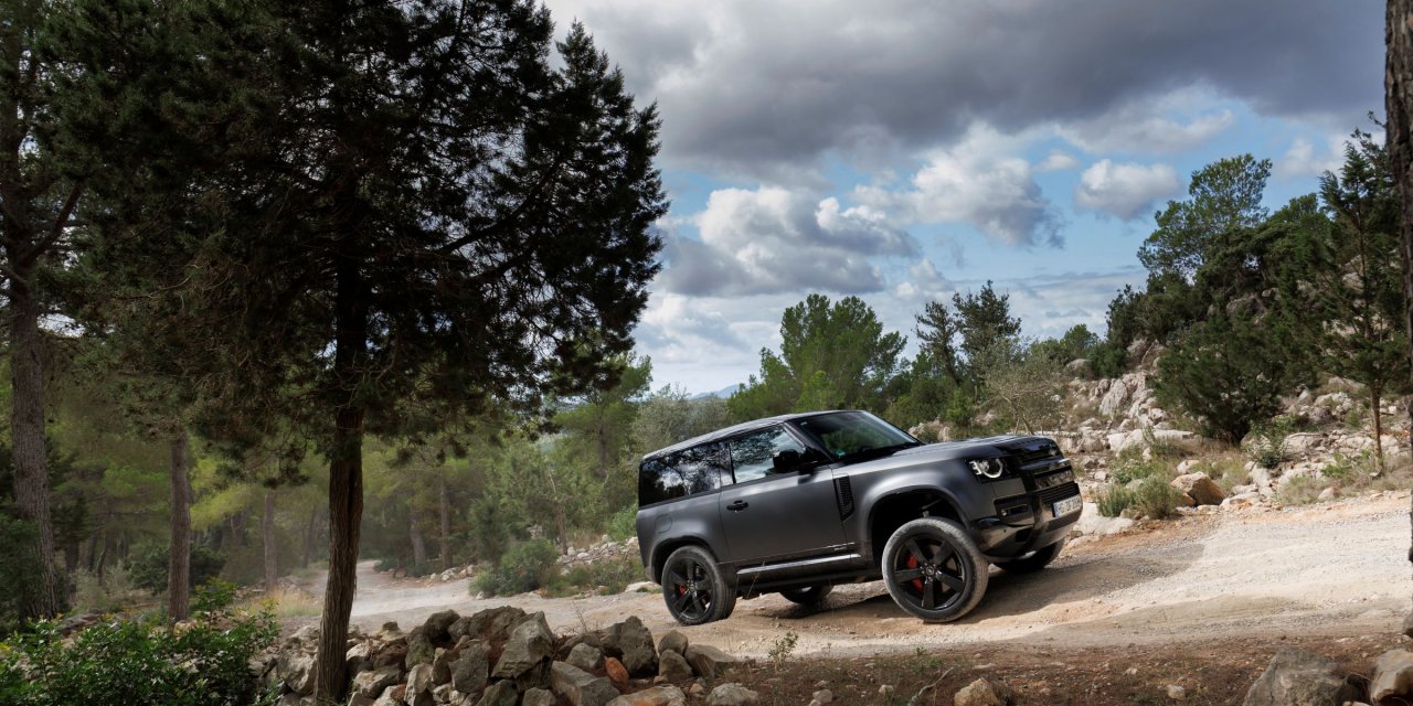 Defender  Plug-In Hybrid Motor Seçeneği ile Şimdi Türkiye’de