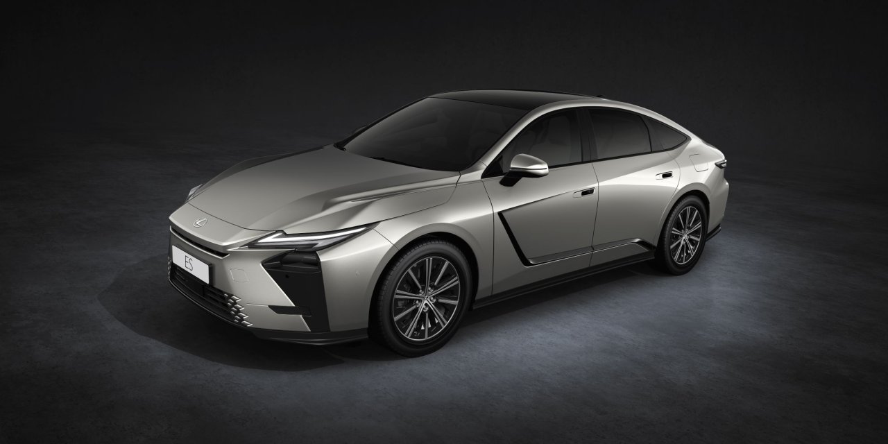 Lexus’un yeni nesil ES sedan modeli podyuma çıktı
