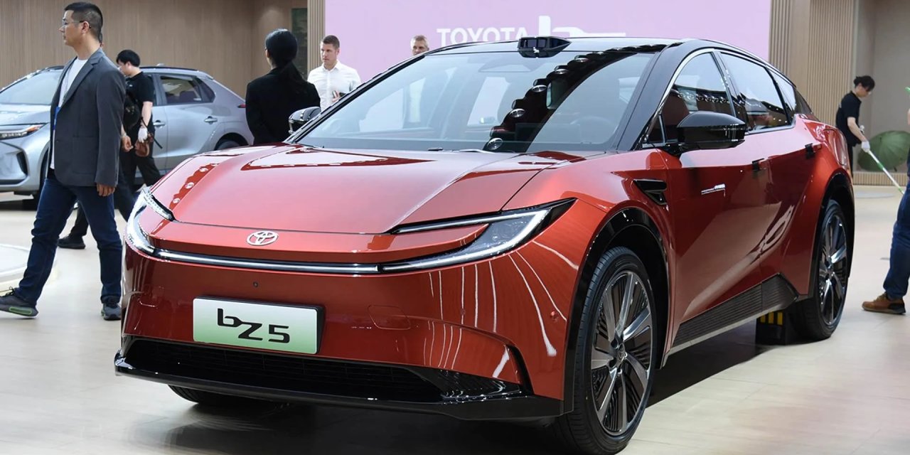 Egea fiyatına premium SUV: Toyota bZ5