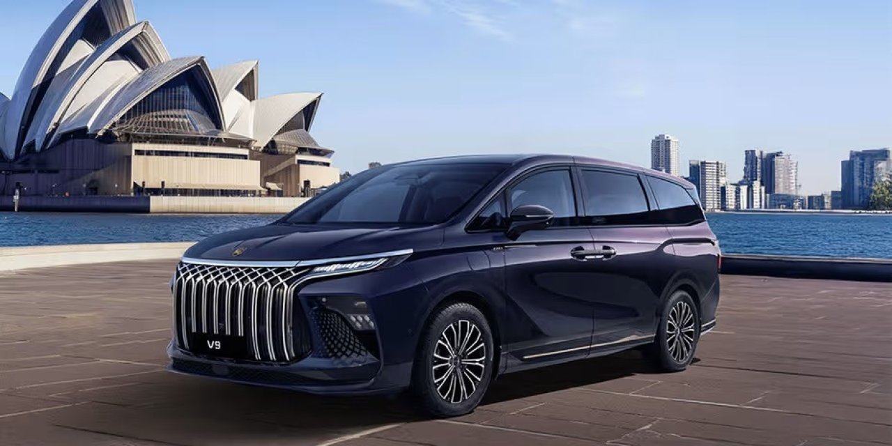 FORTHING’in yeni (PHEV) ve (HEV) U-Tour V9 modeli ön sipariş aşamasında