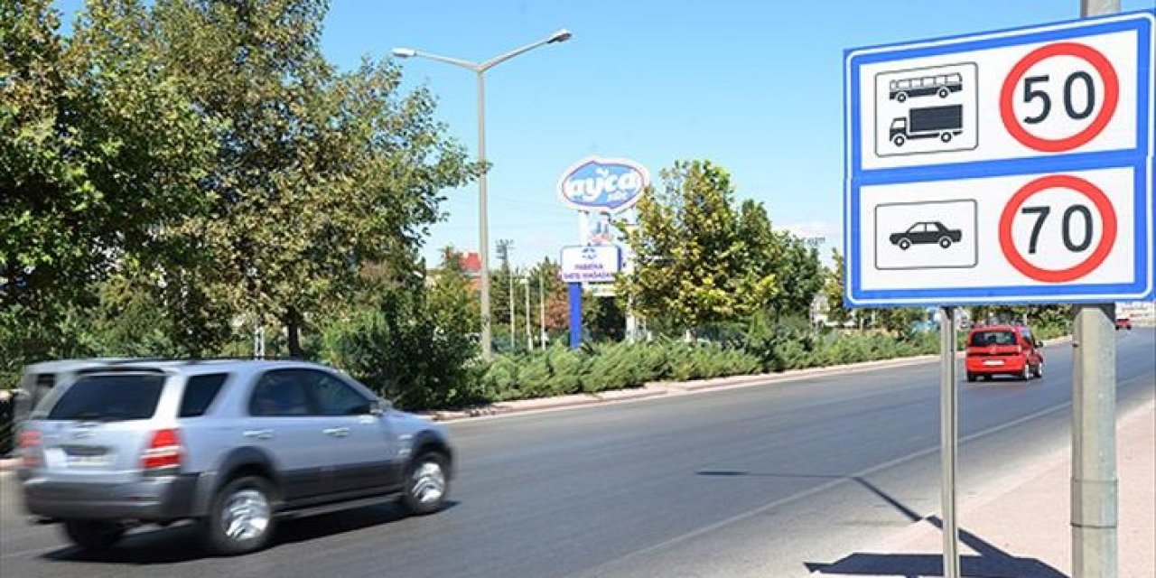 Yerleşim yeri içinde hız sınırını aşanın ehliyeti 90 gün iptal