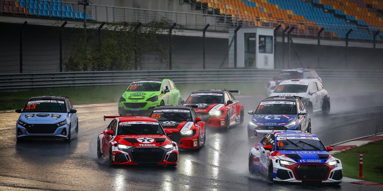 TOSFED İstanbul Park'ta Yağmur Altında Son Tango