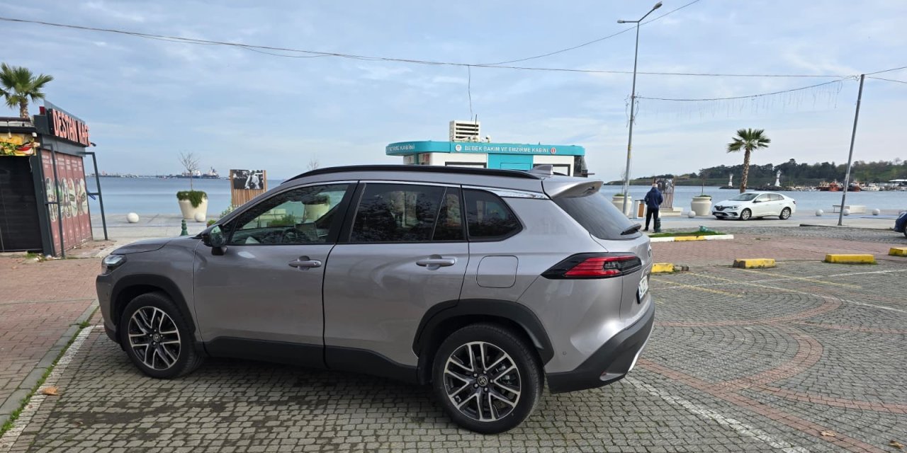 Güvenli, sportif ve yakıt cimrisi bir SUV: Corolla Cross Hybrid