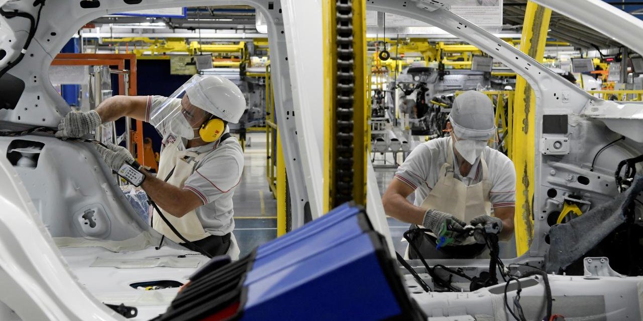 5 milyonluk ülke otomotiv üretiminin zirvesine çıktı