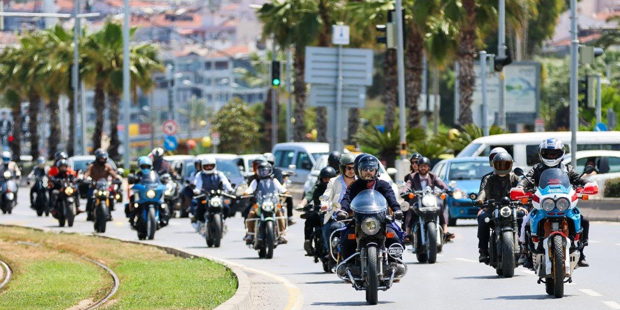 Centilmen sürücüler İstanbul ve İzmir sokaklarında
