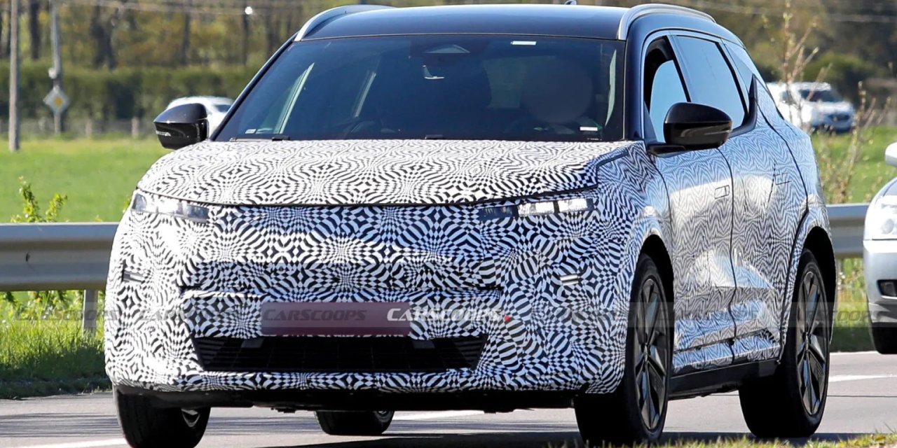 Renault Scenic E-Tech, makyaja hazırlanıyor