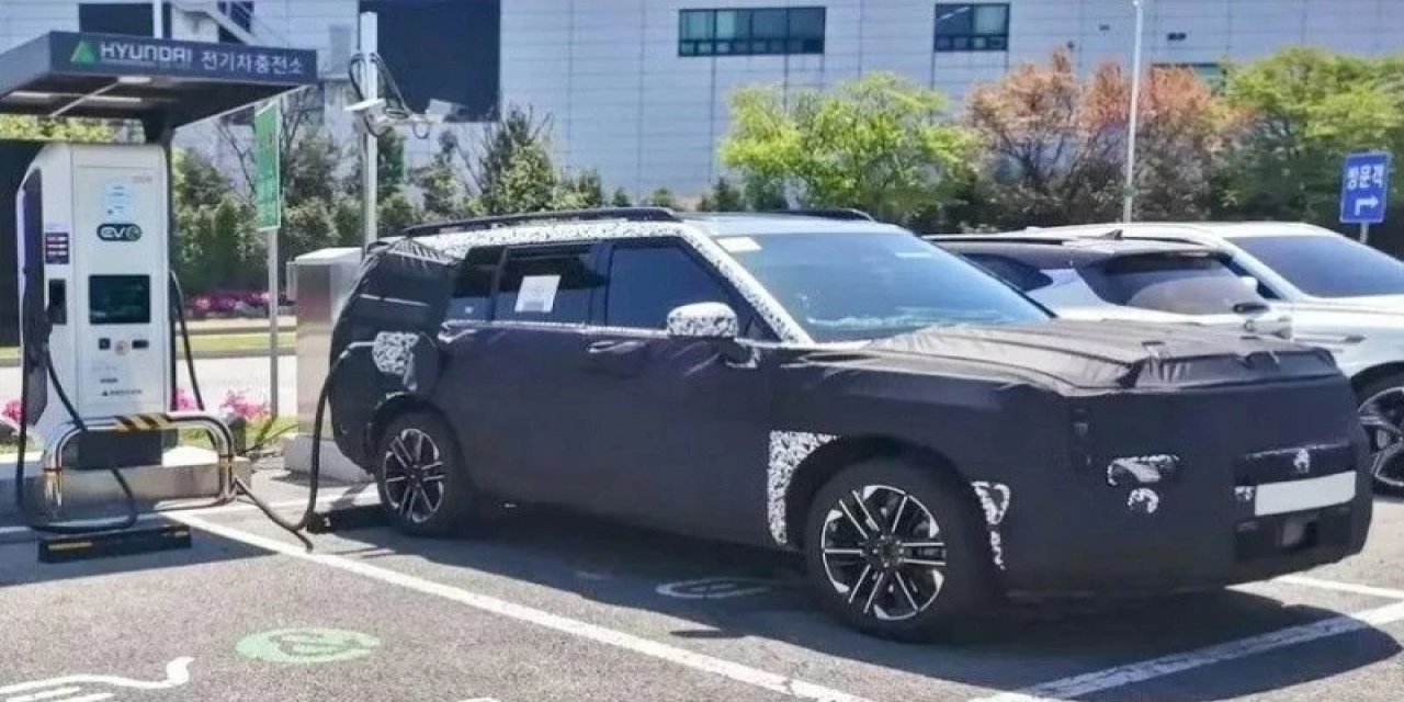 Santa Fe’nin elektrikli versiyonu şarj istasyonunda görüntülendi