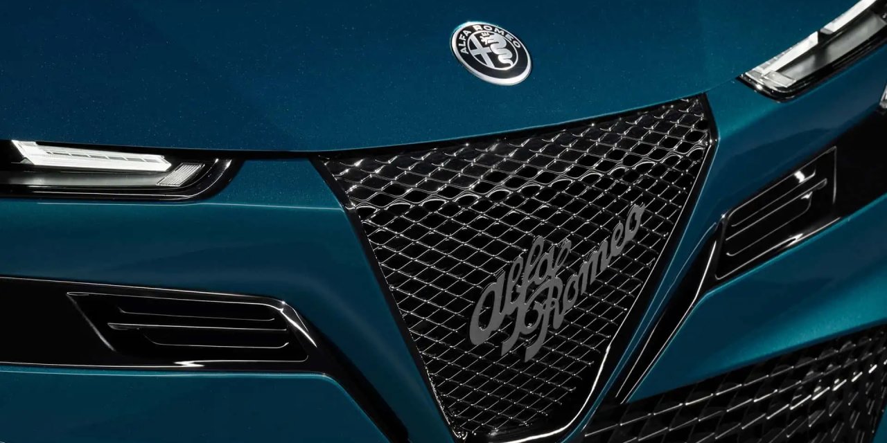 Alfa Romeo, yeni bir içten yanmalı hatchback geliştiriyor