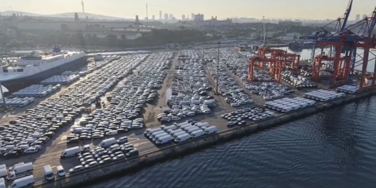 Binlerce sıfır otomobil Haydarpaşa'da
