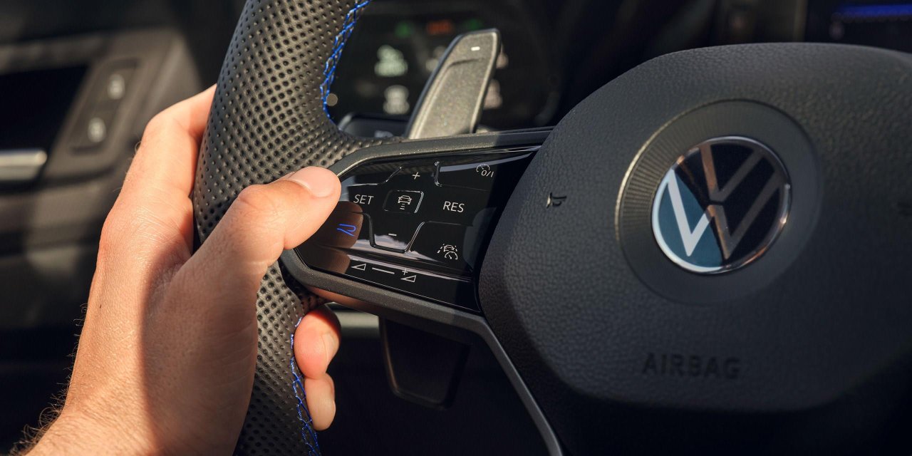 208 bin araç geri çağırıldı; Volkswagen’de direksiyon alarmı