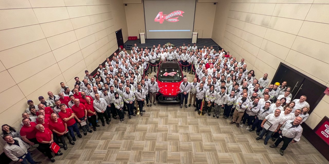 Toyota Türkiye 4 milyonuncu aracını banttan indirdi