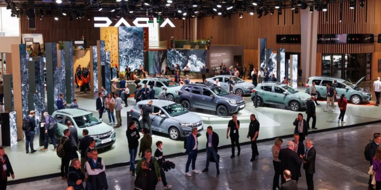 Türkiye'de üretilen Dacia Striker, Paris'te dünya vitrinine çıktı