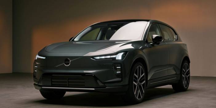 Yeni, tamamen elektrikli Volvo EX60 podyumda