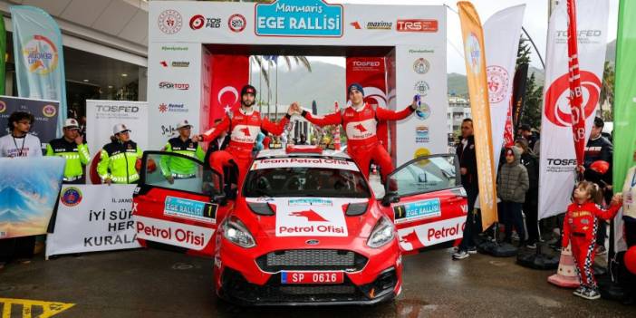 Team Petrol Ofisi pilotu Kerem Kazaz sezona podyumla başladı