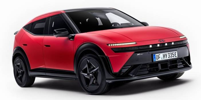 Hyundai, IONIQ 3’ü Milano'da podyuma çıkardı