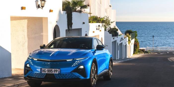 Alpine'in elektrikli spor fastback modeli A390 Türkiye'de