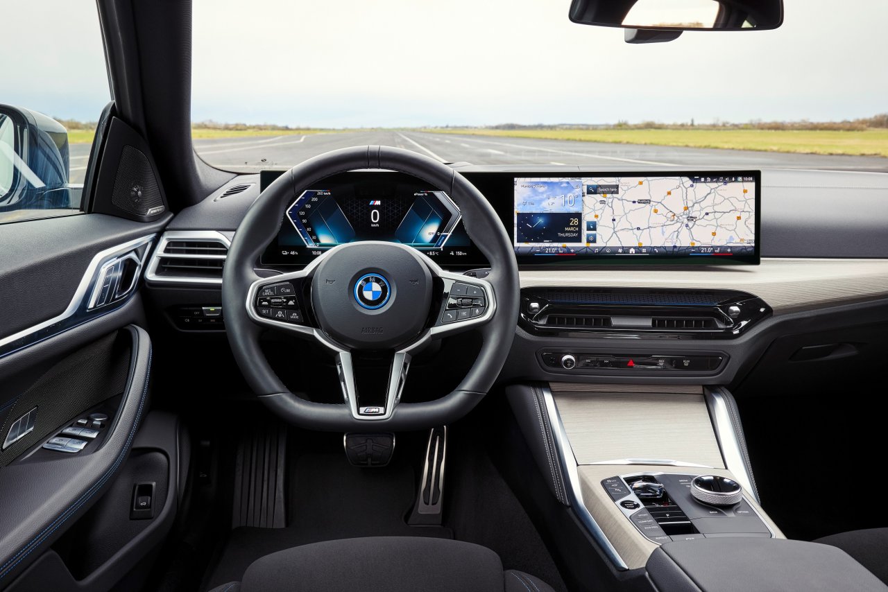 yeni-bmw-i4-edrive40-ve-yeni-bmw-420i-gran-coup-3.jpg