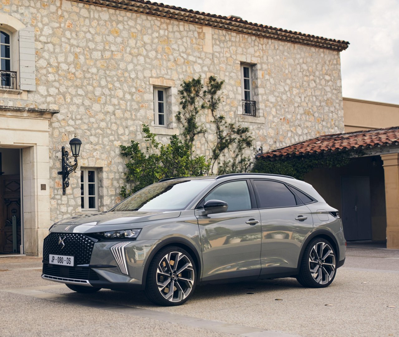 ds-7-e-tense.jpg