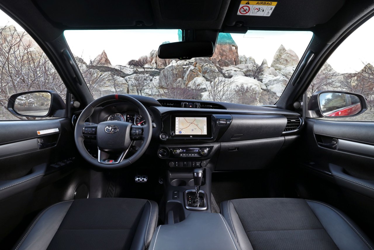 toyota-hilux-gr-sport-6.jpg