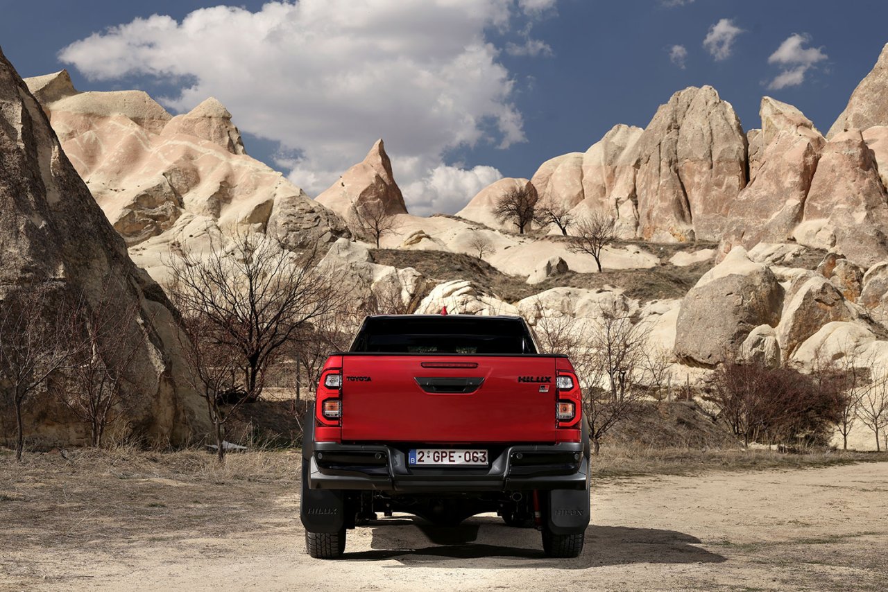 toyota-hilux-gr-sport-7.jpg