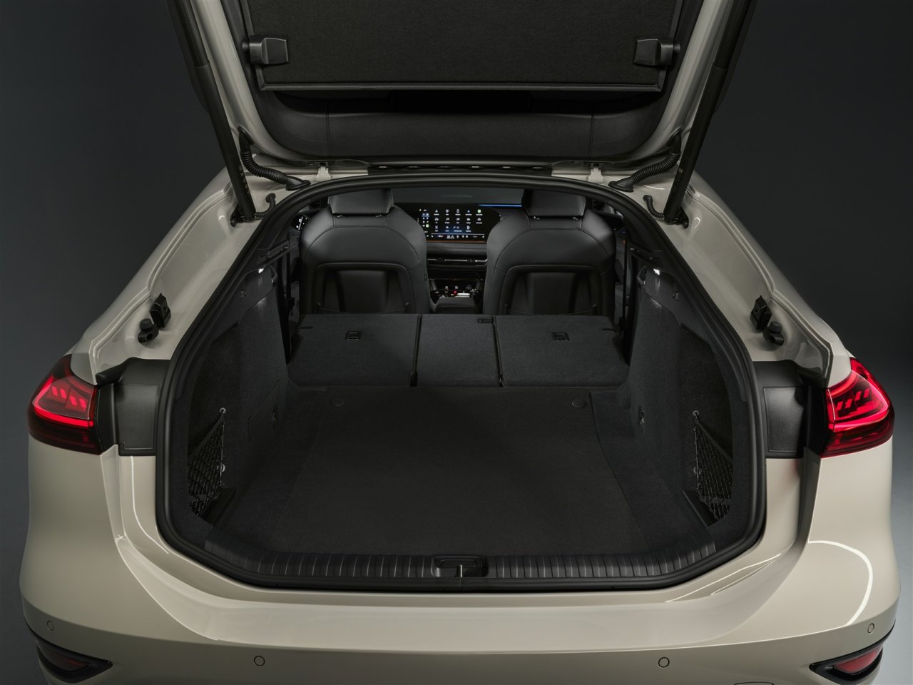 sportback-e-tron-1-6.jpg