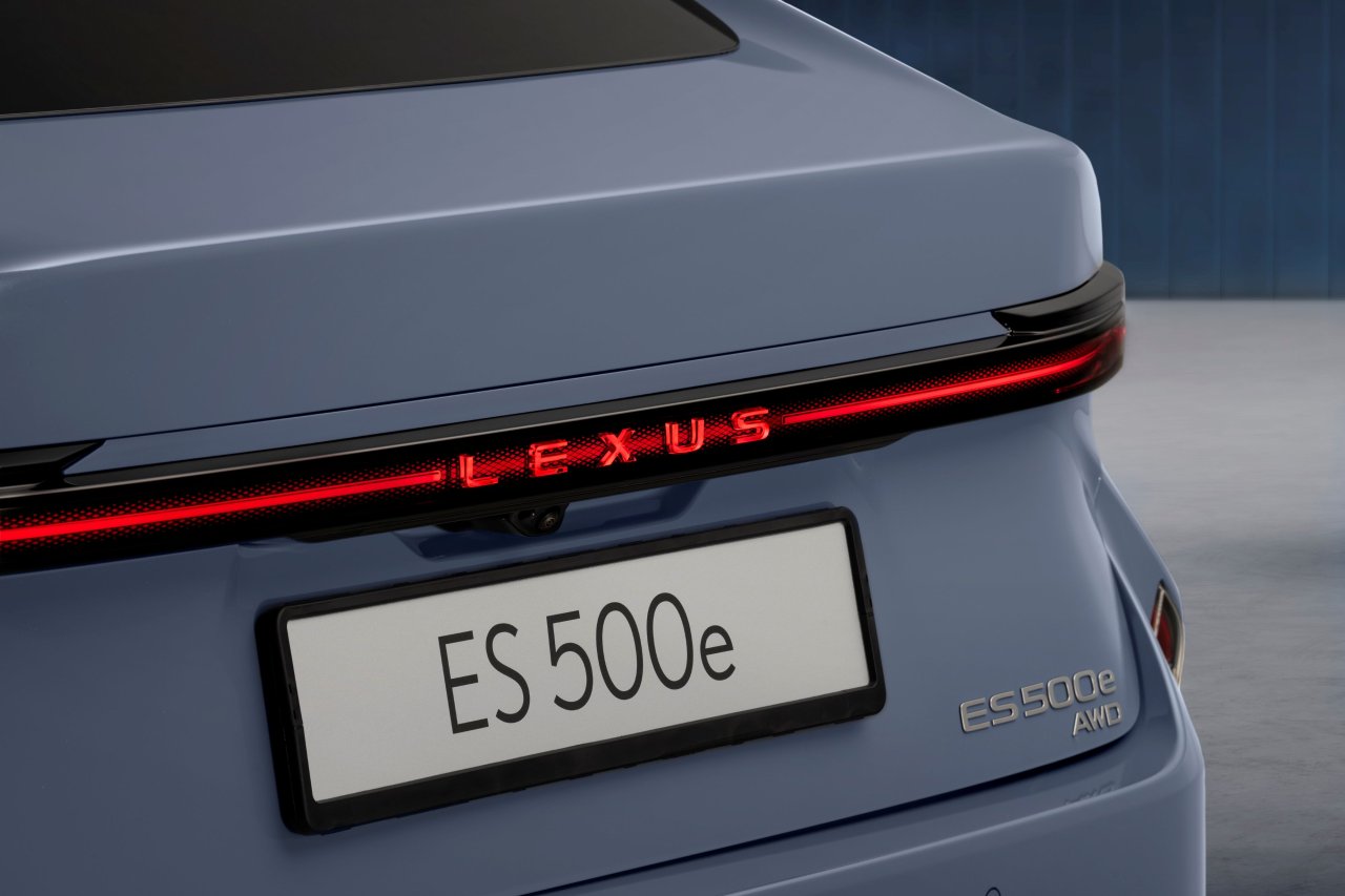 lexus-es-500e-7.jpg