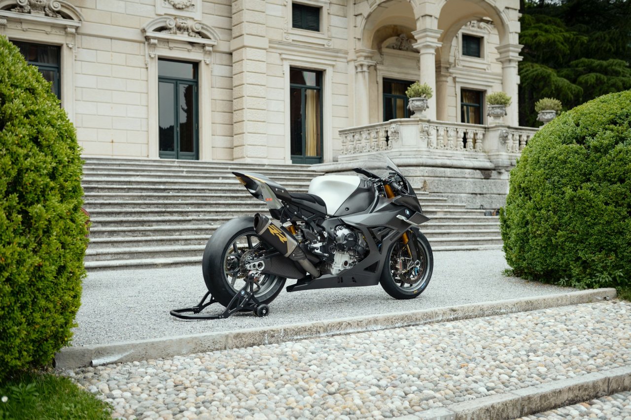bmw-motorrad-concept-rr-2-1.jpg