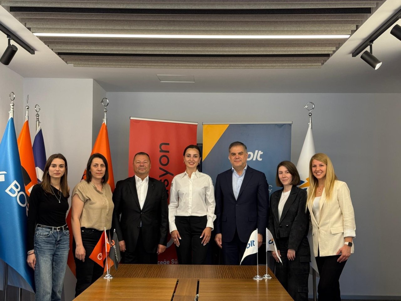 estasyon-ovolt-ve-sharz-net-sarj-istasyonlarinda-guclerini-birlestirdi-1.jpeg