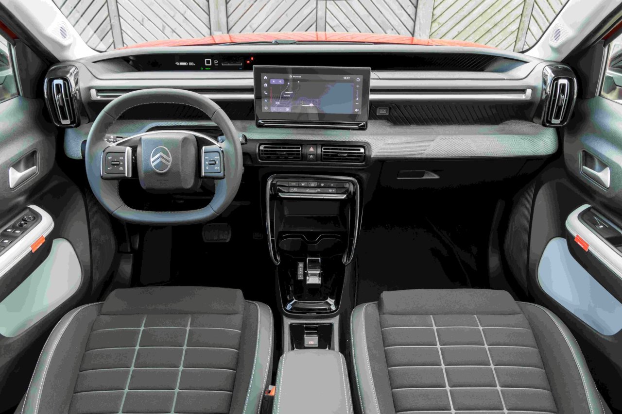 yeni-citroen-e-c3-kokpit.jpg