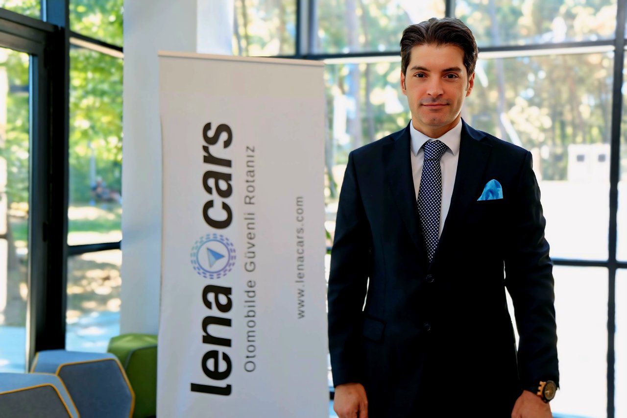 lenacars-genel-muduru-selcuk-nazik-22.jpg
