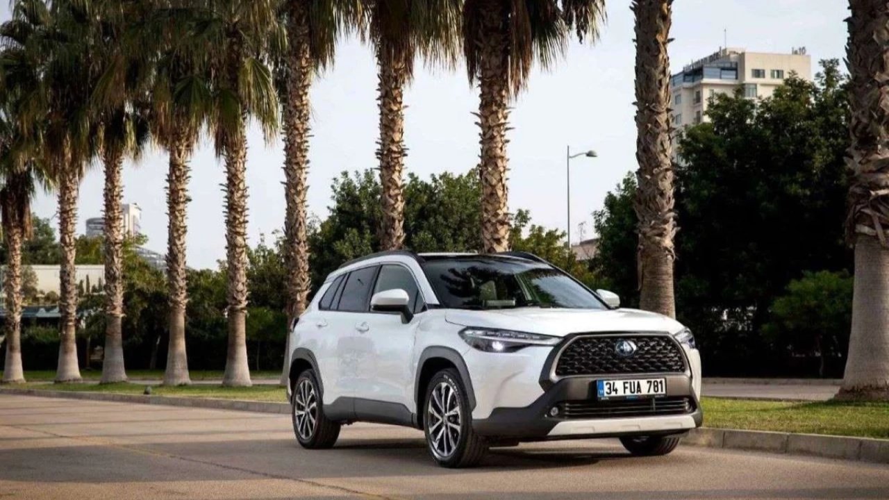 toyot-corolla-cross-hybrid-satisa-cikti.webp