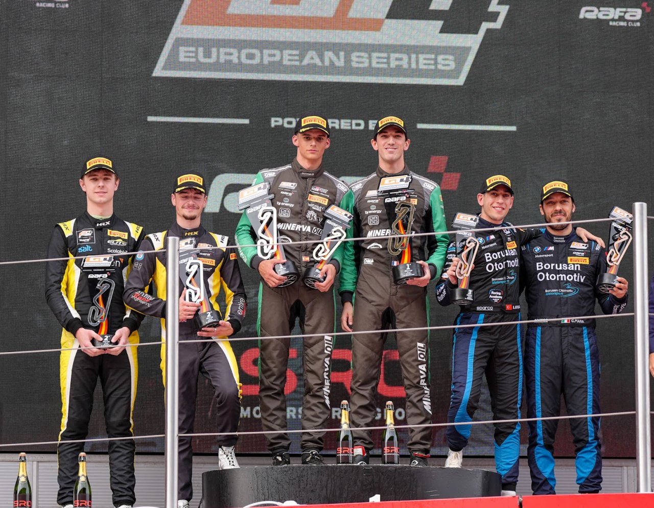 borusan-otomotiv-motorsport-gt4-avrupa-serisinde-barcelona-pistinde-cifte-podyumla-sezonu-avrupa-ikincisi-olarak-tamamladi-1.jpeg