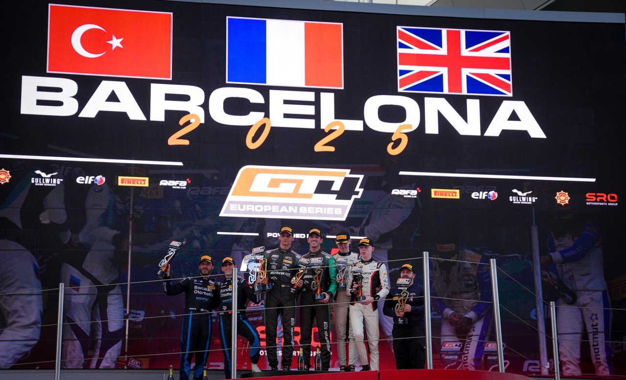 borusan-otomotiv-motorsport-gt4-avrupa-serisinde-barcelona-pistinde-cifte-podyumla-sezonu-avrupa-ikincisi-olarak-tamamladi-2.jpeg