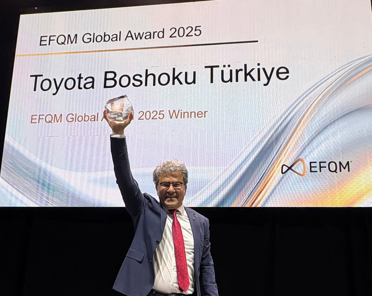 toyota-boshoku-turkiye-baskani-hakan-konak-efqm-odul.jpeg