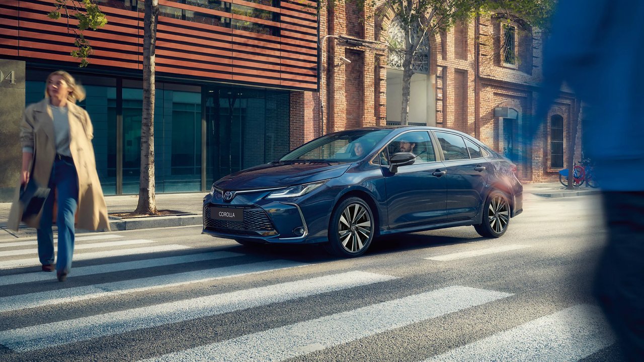 toyota-corolla-sedan2.webp