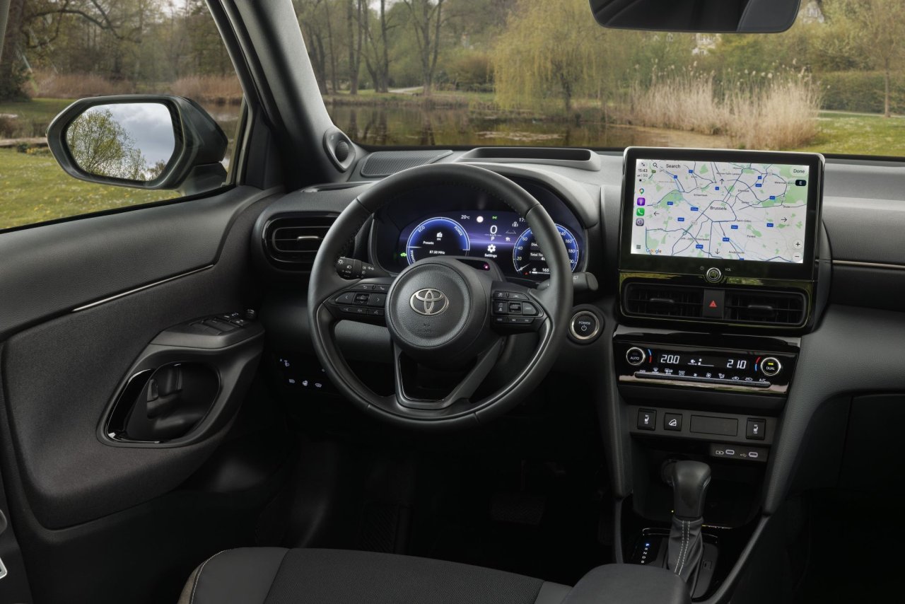 toyota-yaris-cross-kokpit-2.jpg