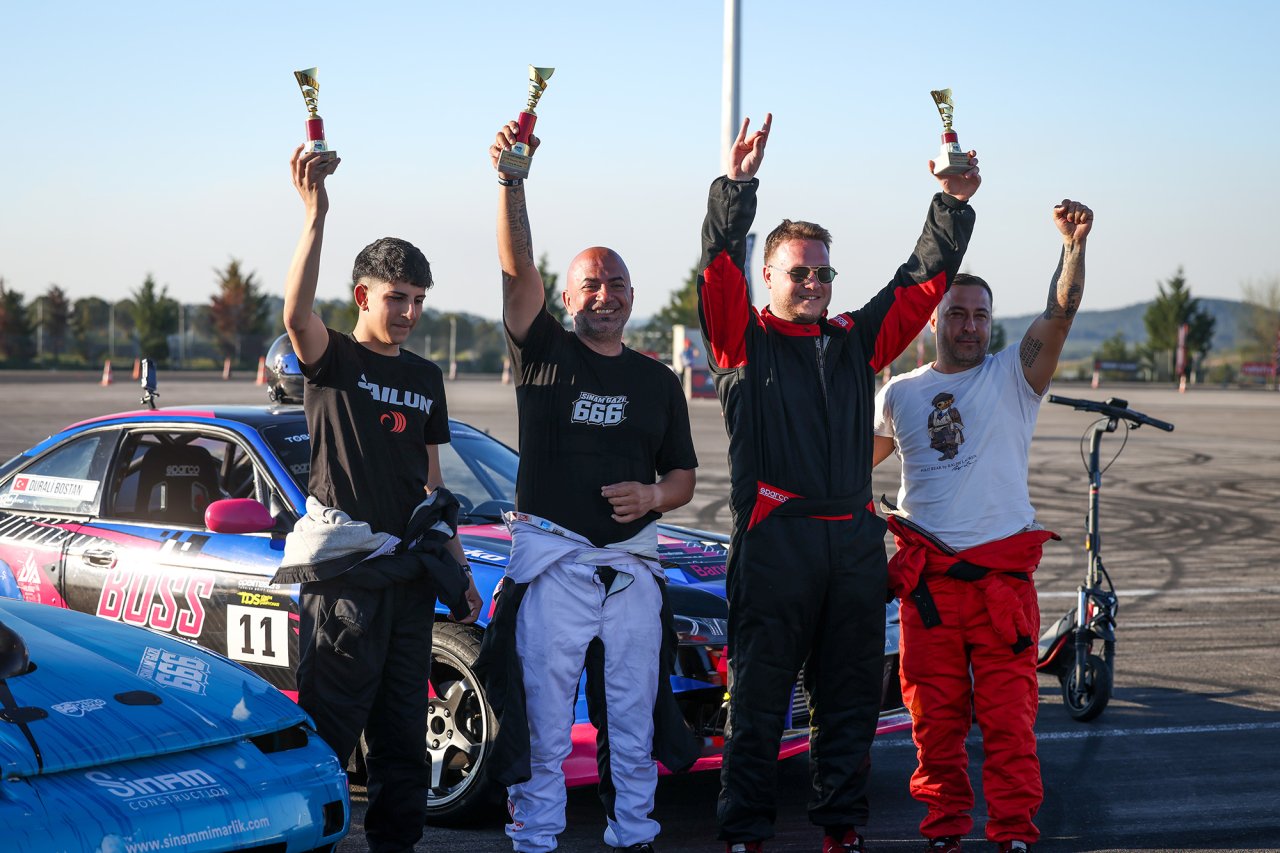 tosfedistanbulpark-drift-ulusalkupasi-podyum-2.jpg