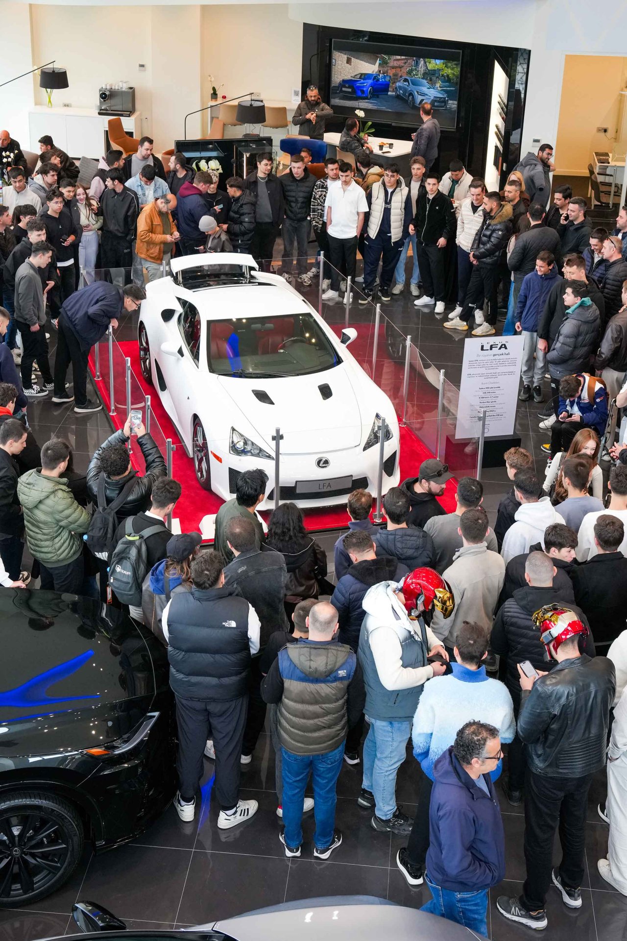 lexus-lfaya-bursada-yogun-ilgi-1200-kisilik-bulusma-2.jpg