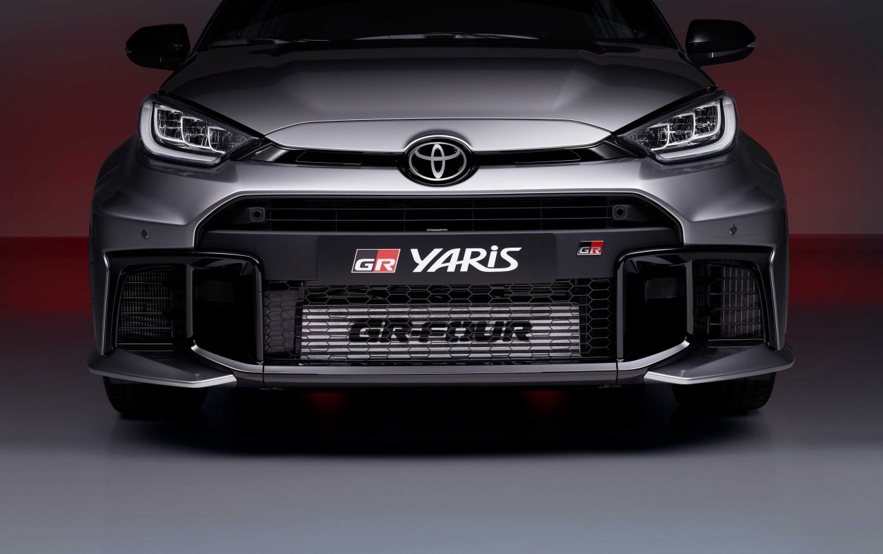 gr-yaris-1.jpg
