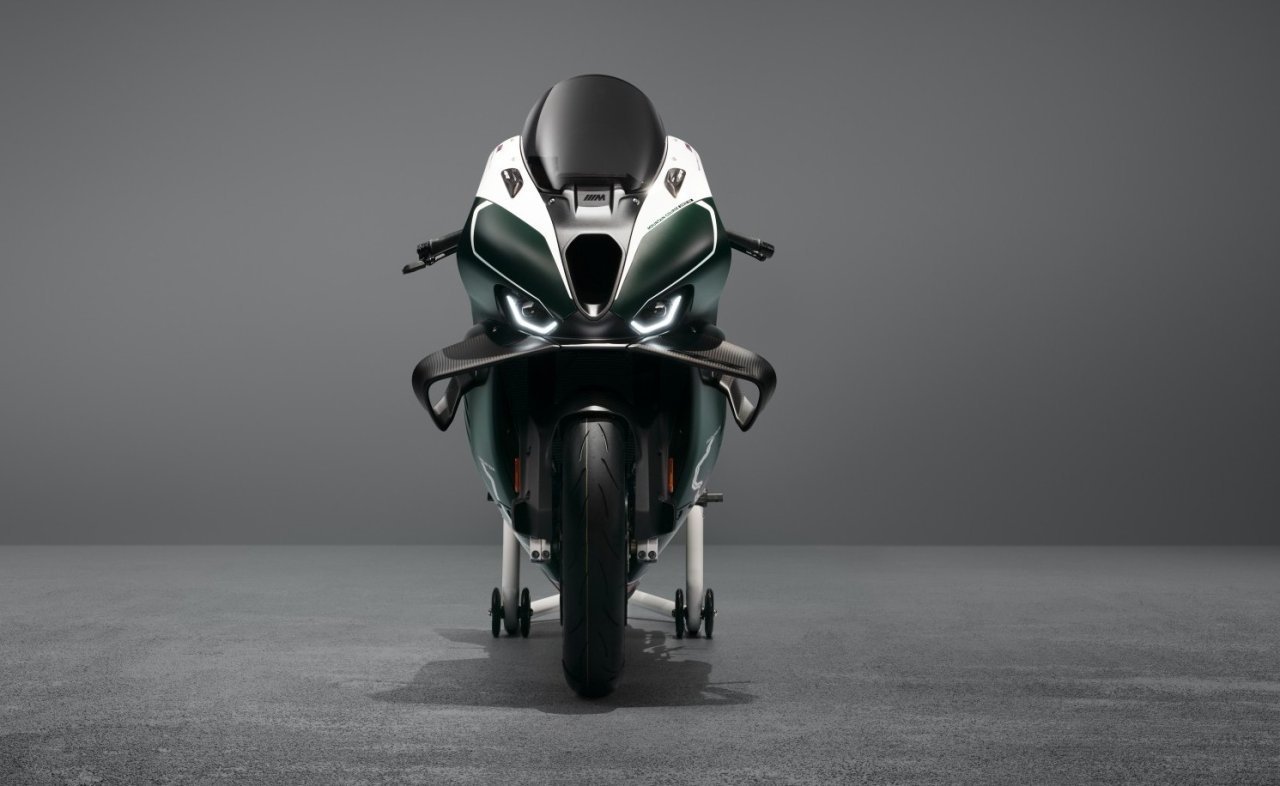 bmw-m-1000-rr-isle-of-man-tt2.jpg