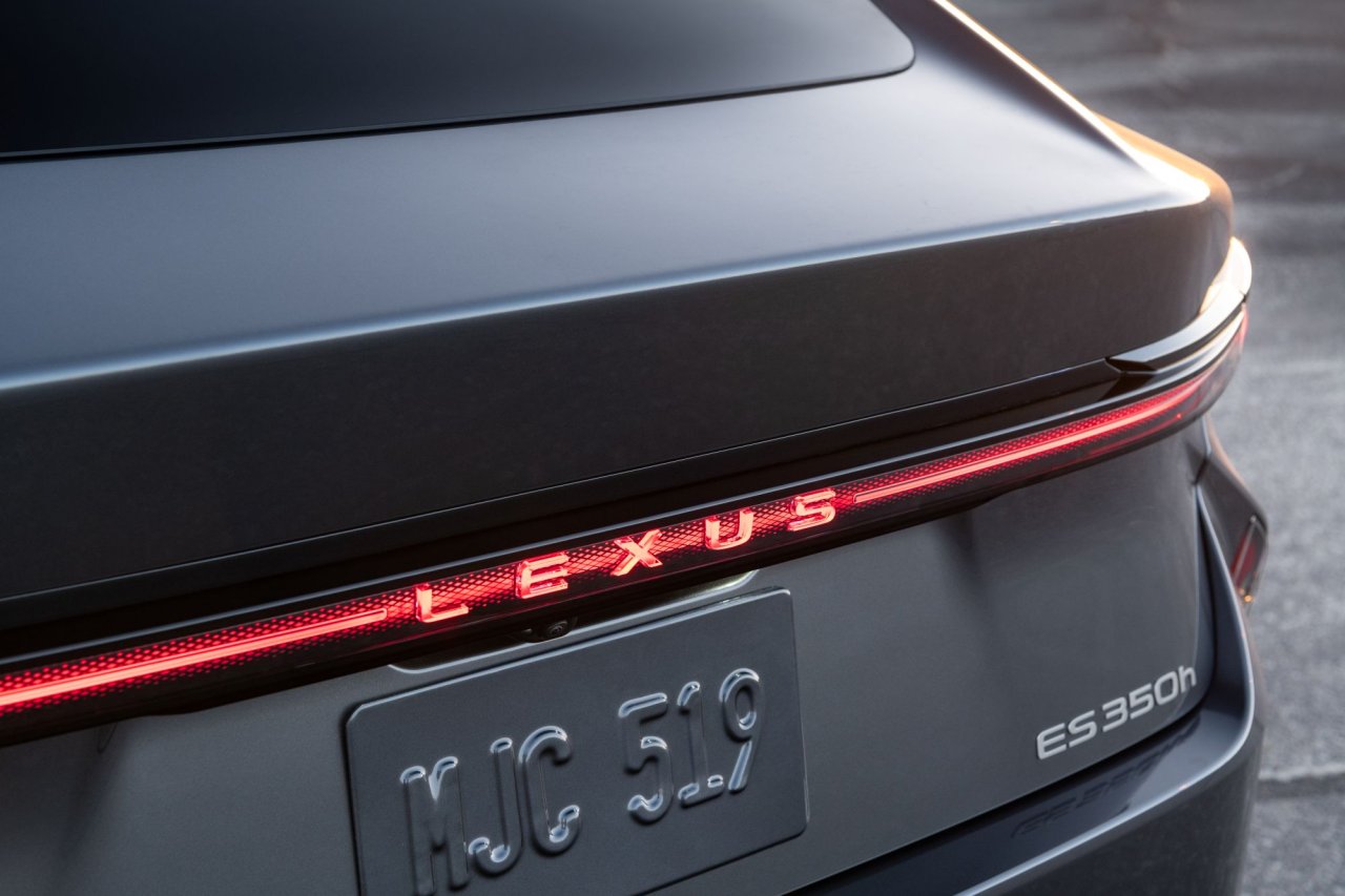 lexus-es-350h-9.jpg