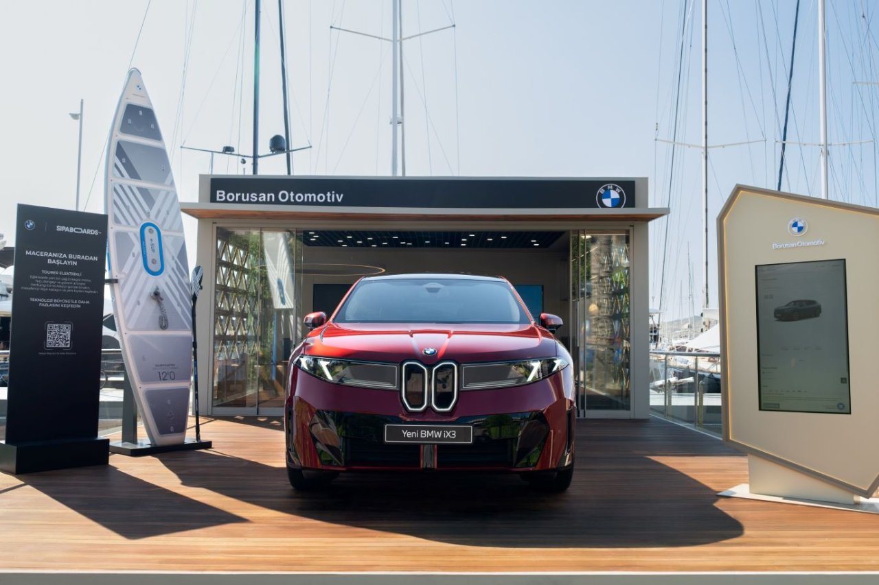 yeni-bmw-ix3-elektrikli-mobilite-deneyimini-yalikavak-marinaya-tasiyor-1.jpg