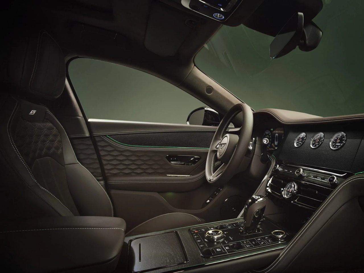 bentley-flying-spur-kokpit.webp