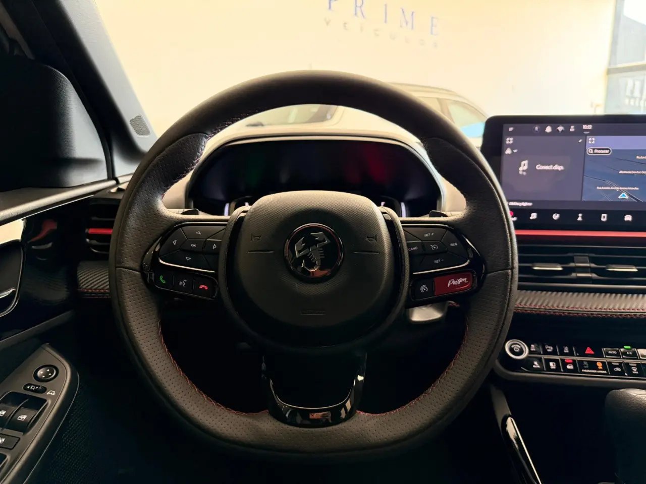 fiat-fastback-audace-hybrid-kokpit.webp