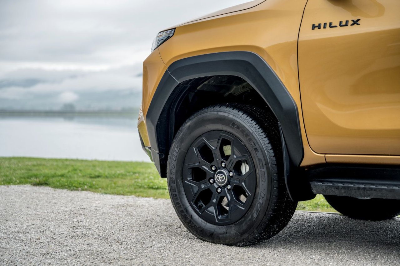 toyota-hilux-hybrid-48v-11.jpg