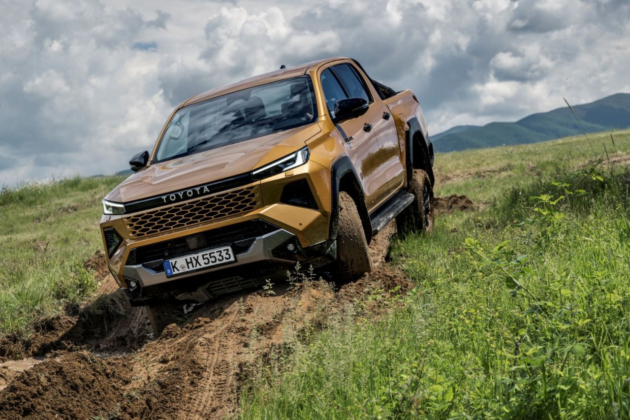 toyota-hilux-hybrid-48v-3.jpg