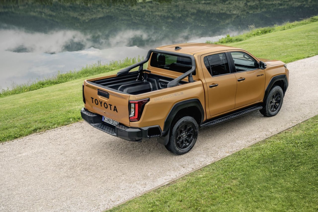 toyota-hilux-hybrid-48v-7.jpg
