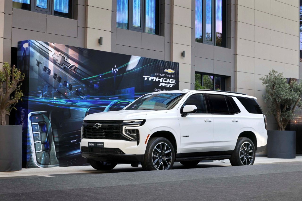chevrolet-tahoe-rst.jpg
